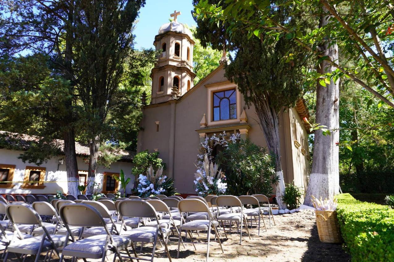 Best Western Plus Posada de Don Vasco Pátzcuaro Exterior foto The church of Saint-André