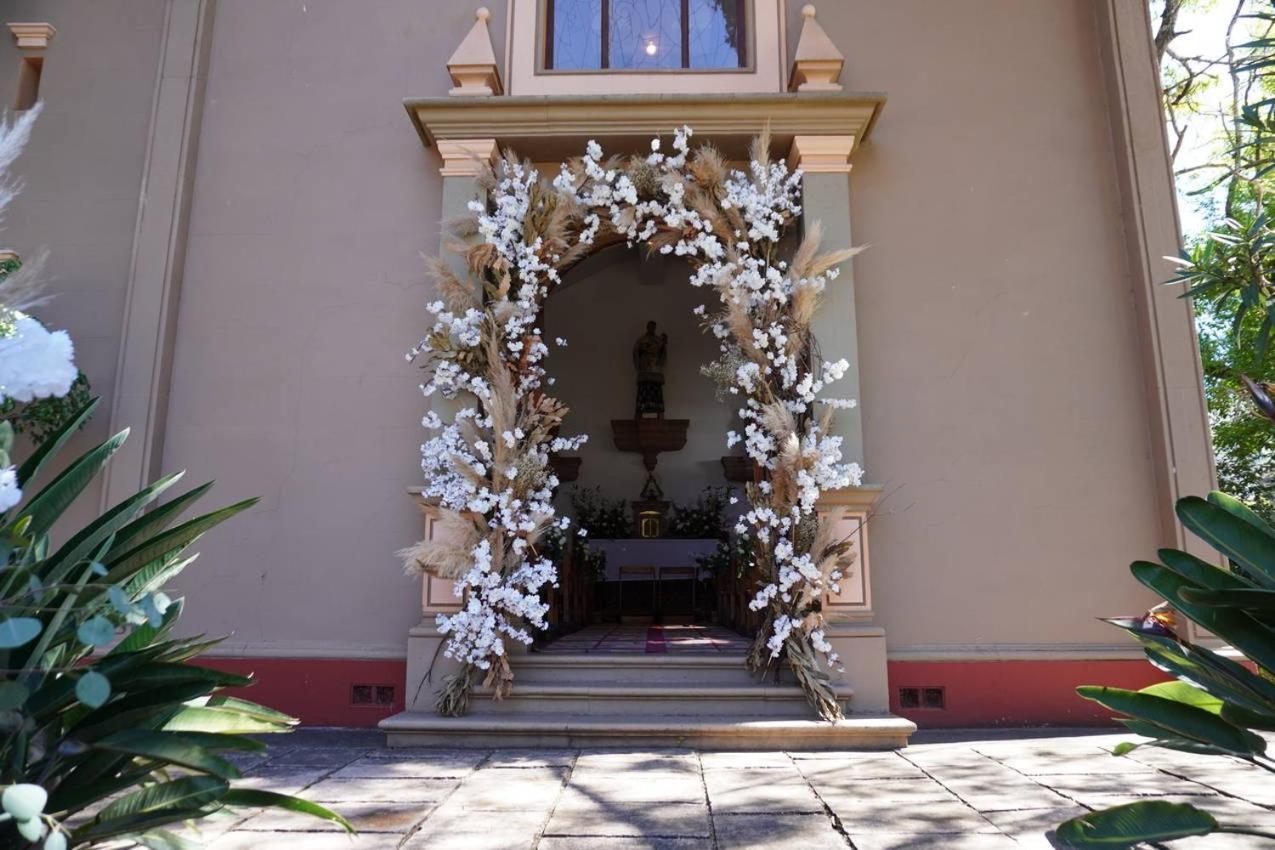Best Western Plus Posada de Don Vasco Pátzcuaro Exterior foto The entrance to the church